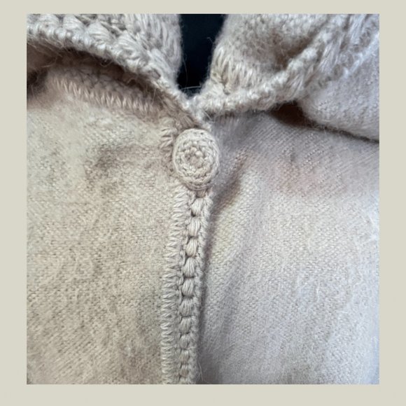 SOLD - Peruvian wool Baby Alpaca Cape Shawl Camel Color - very warm - Picture 7 of 7